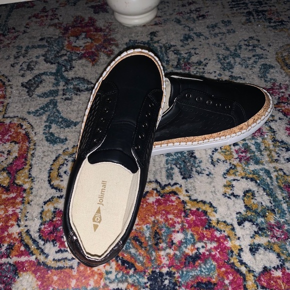 Shoes - Picture 3 of 4